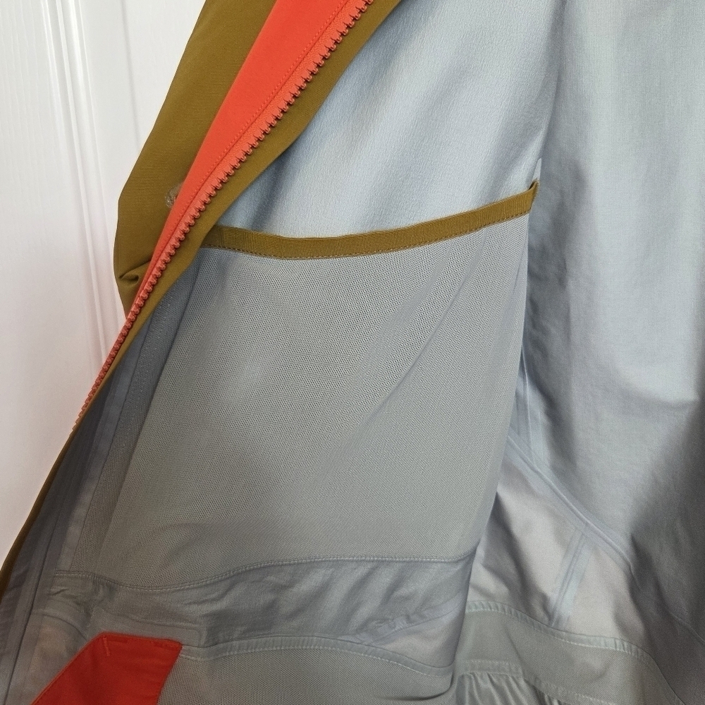 Arc'teryx Gore Tex RUSH Jacket - Picture 11 of 14